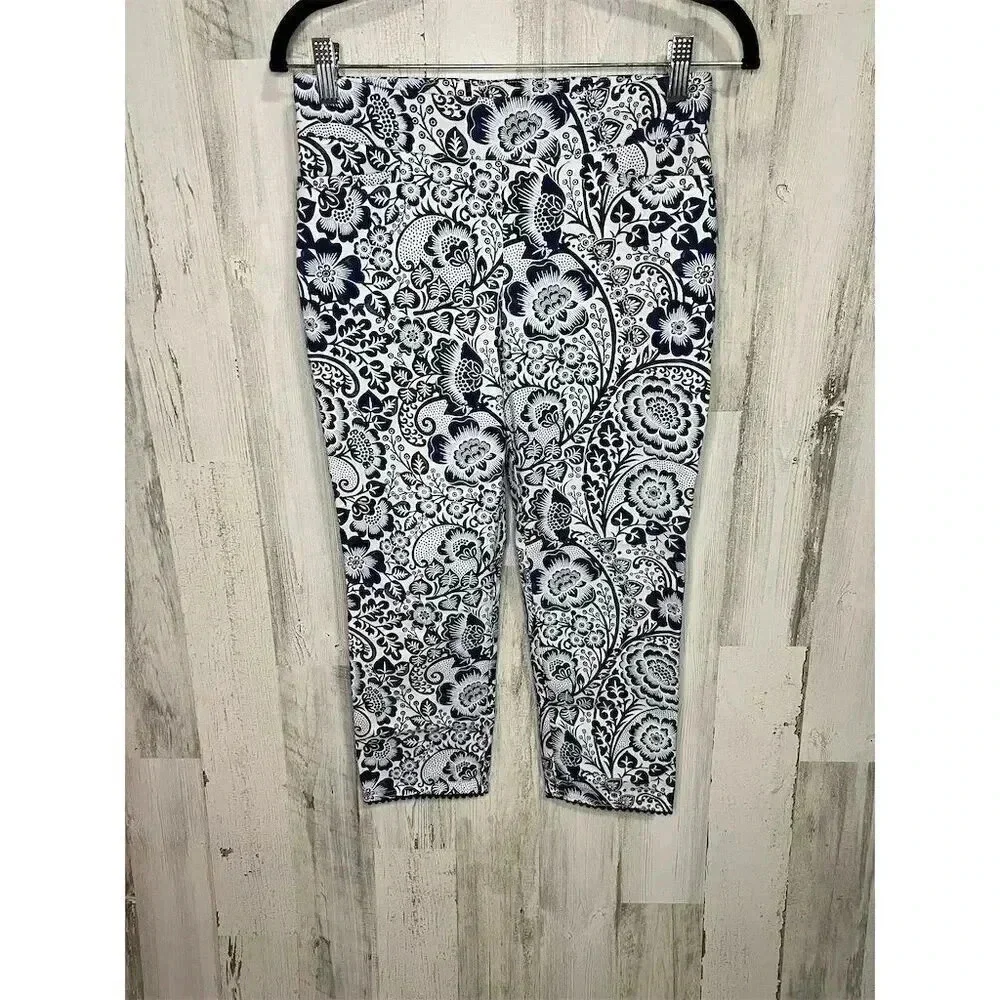 Chico's Women's Petite Paisley‎ Cropped Pants Blue Size 00P(Chicos) or 2P